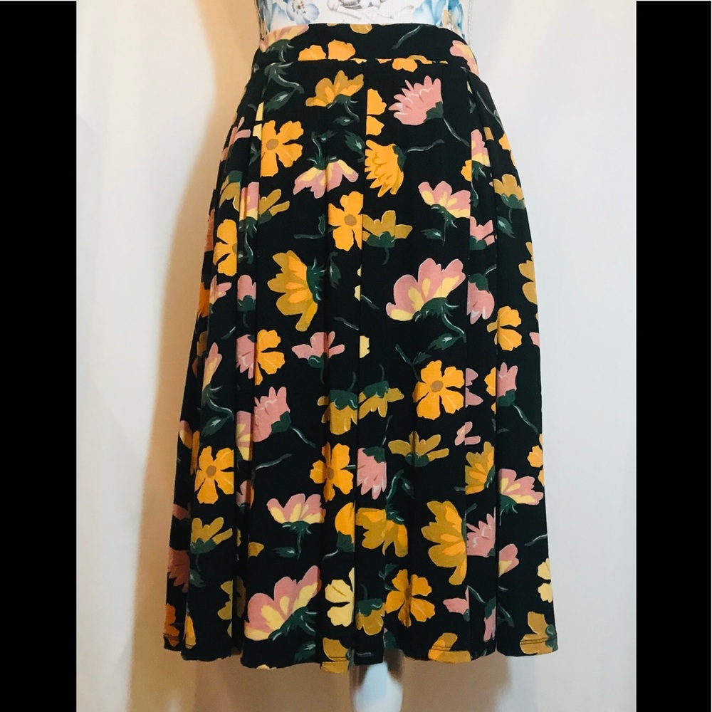 NWOT Lularoe Black Flowered Monroe Skirt Pockets